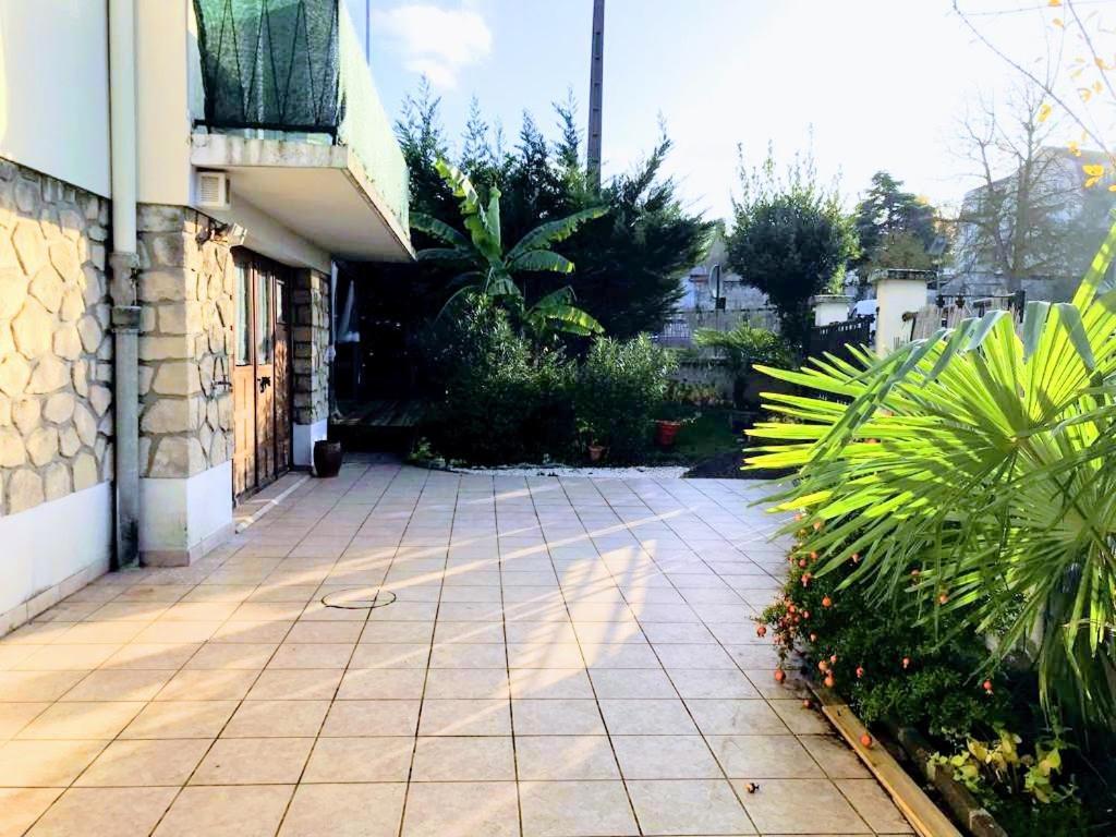 Agreable Maison En Centre Ville 诺伊斯·勒·格兰德 外观 照片